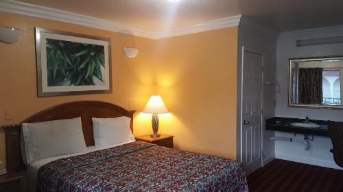 Flamingo Inn Long Beach - image 33