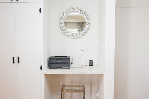 Big Balcony - Parking Spot - King Bed - Fast WiFi - image 10