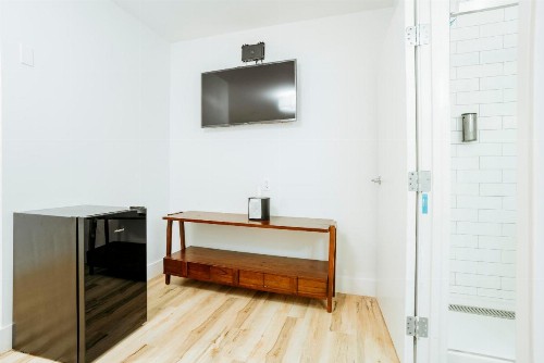 The Belmont Shore Inn - image 22