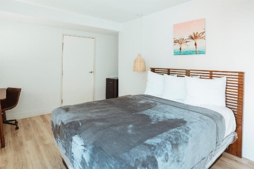 The Belmont Shore Inn - image 28