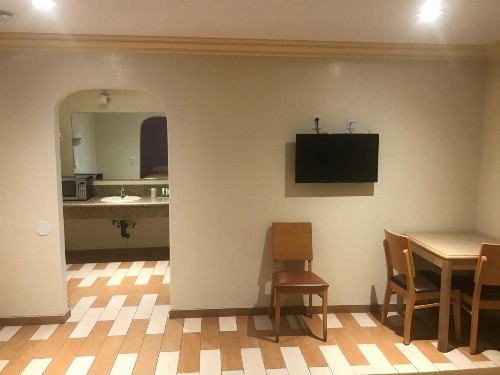 All 8 Motel - image 3