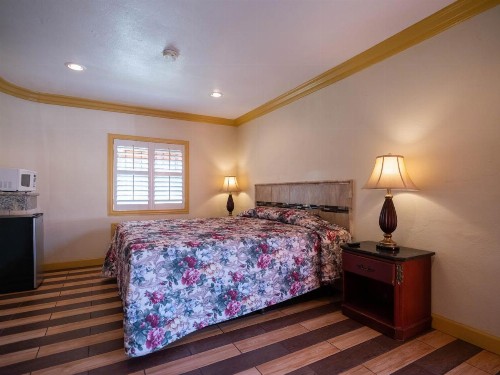 Parkside Inn - image 10