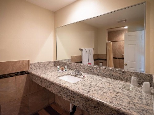 Parkside Inn - image 12