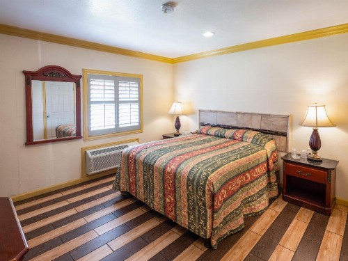Parkside Inn - image 13