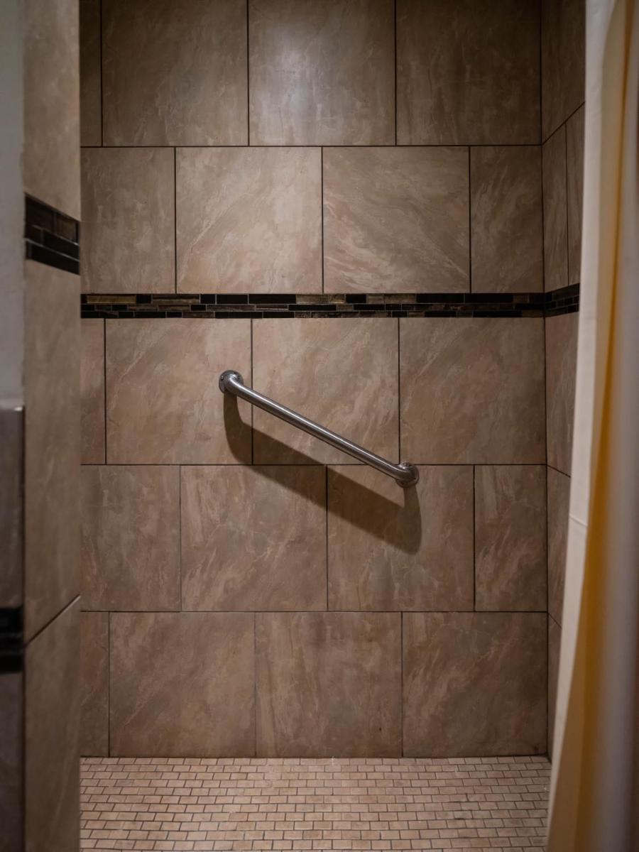 Parkside Inn - image 2