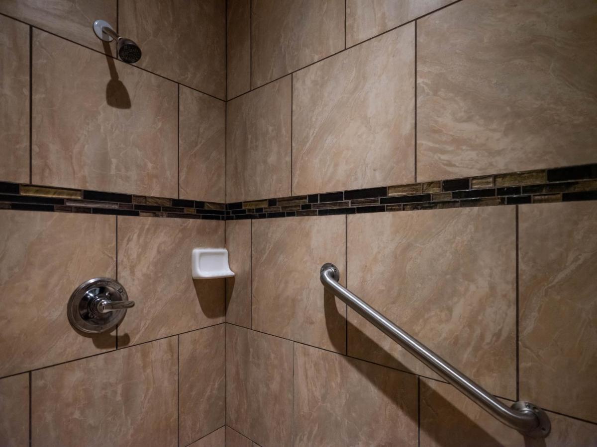 Parkside Inn - image 4