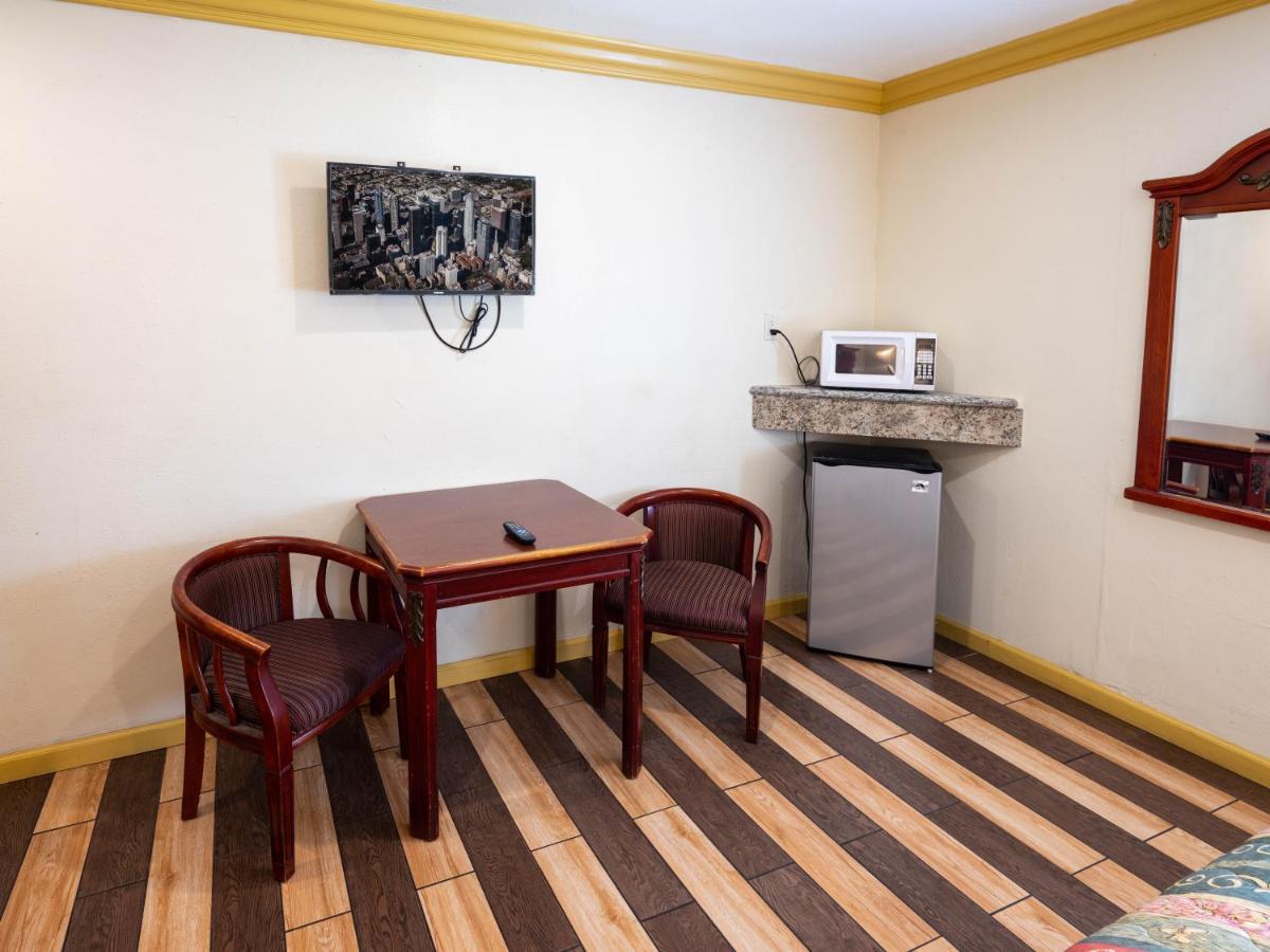 Parkside Inn - image 6