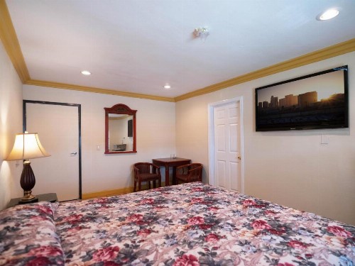 Parkside Inn - image 7