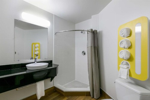 Feather Factory Hotel - image 17