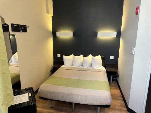 Feather Factory Hotel - image 32