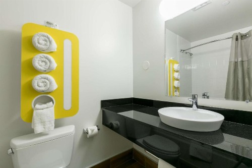 Feather Factory Hotel - image 9