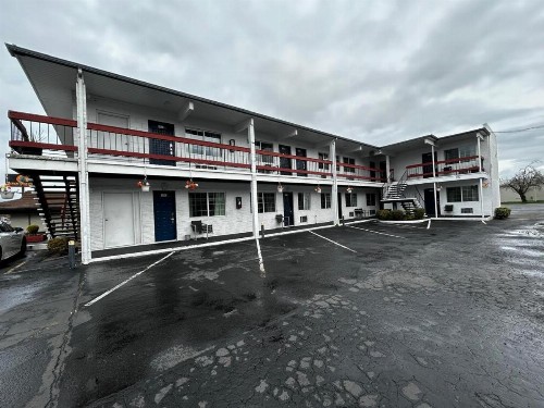 Travelers Inn - image 15