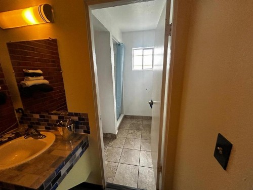 Travelers Inn - image 20