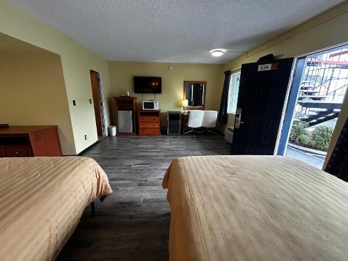 Travelers Inn - image 27