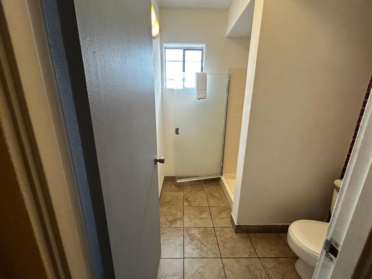 Travelers Inn - image 3