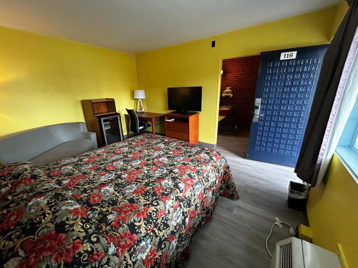 Travelers Inn - image 4