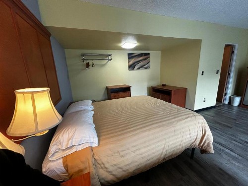 Travelers Inn - image 5