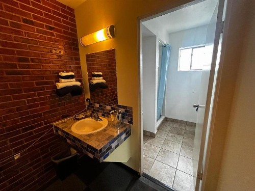 Travelers Inn - image 6