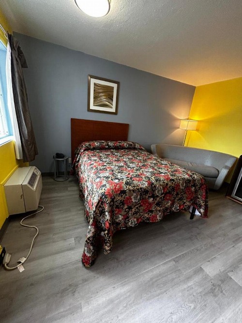 Travelers Inn - image 8