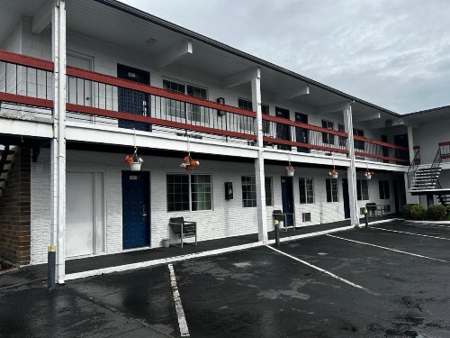 Travelers Inn - image 9