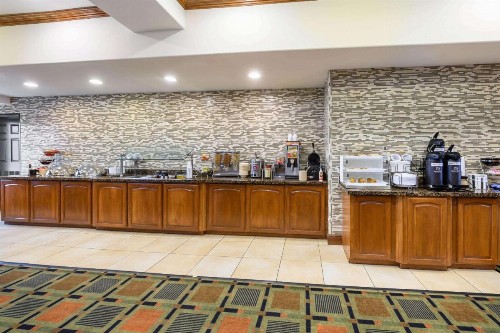 La Quinta Inn & Suites by Wyndham Longview North - image 12