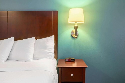 La Quinta Inn & Suites by Wyndham Longview North - image 17