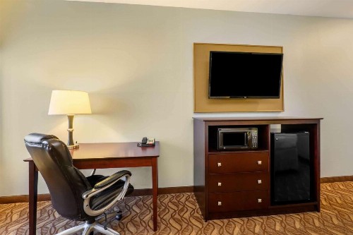 La Quinta Inn & Suites by Wyndham Longview North - image 18
