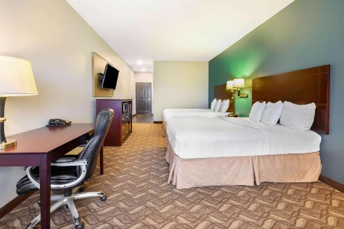 La Quinta Inn & Suites by Wyndham Longview North - image 19