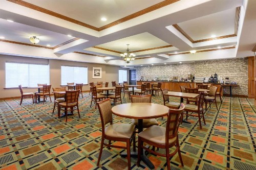La Quinta Inn & Suites by Wyndham Longview North - image 2