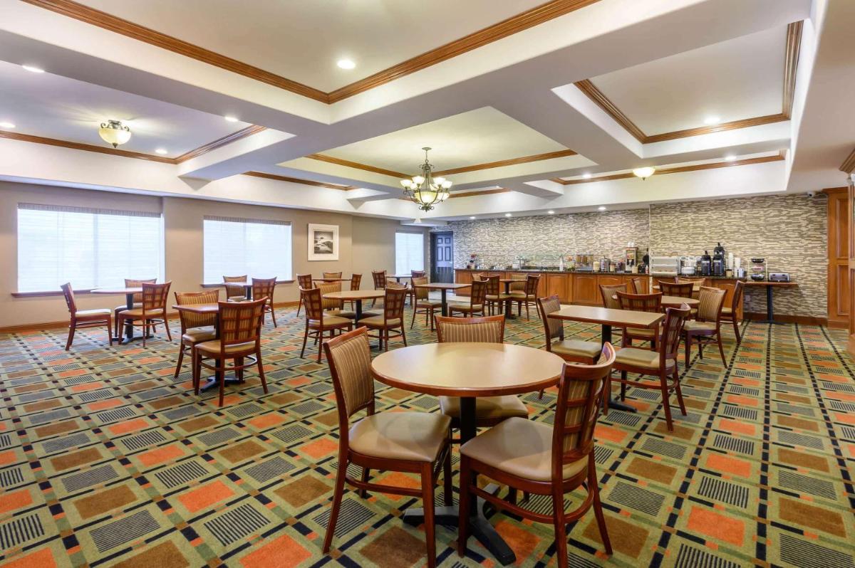 La Quinta Inn & Suites by Wyndham Longview North - image 2
