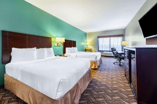 La Quinta Inn & Suites by Wyndham Longview North - image 21
