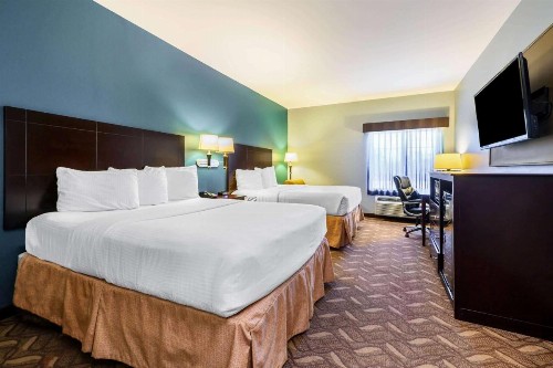 La Quinta Inn & Suites by Wyndham Longview North - image 5