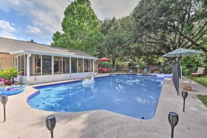 Family Home with Shared Pool Less Than 7 Mi to Wekiva Island - image 6