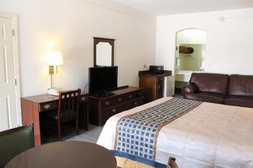 Texas Inn Downtown McAllen - image 17
