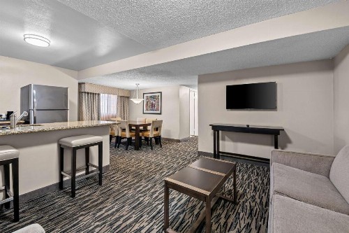 Best Western Los Alamitos Inn & Suites - image 25