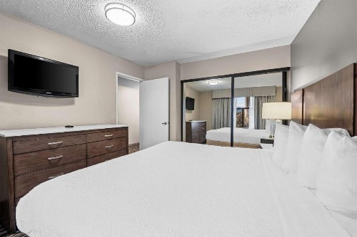 Best Western Los Alamitos Inn & Suites - image 3