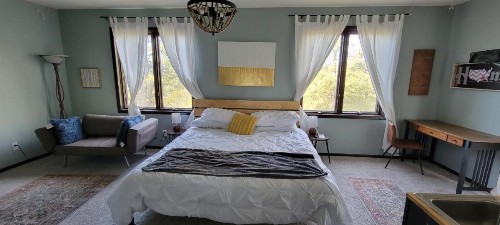 Pueblo Canyon Inn - image 2