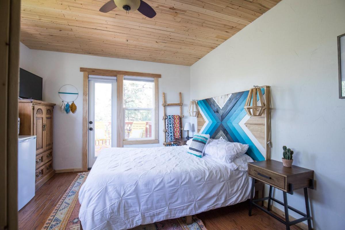 Pueblo Canyon Inn - image 3