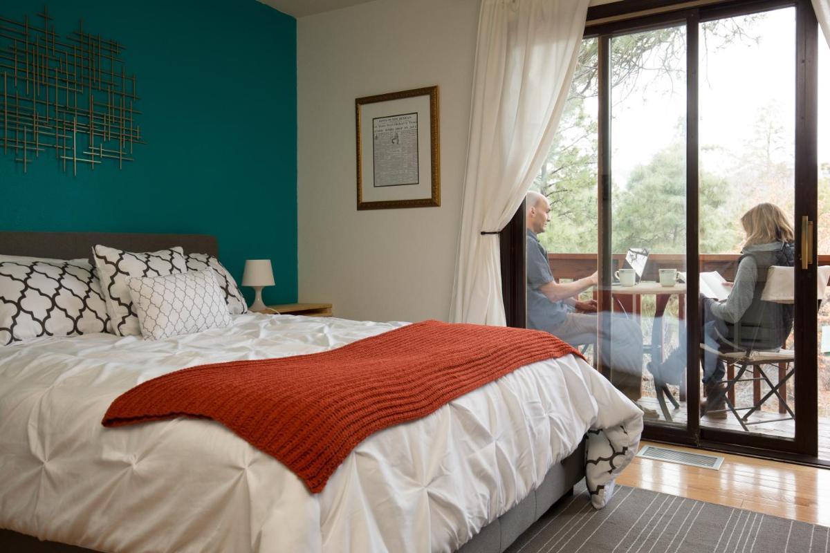 Pueblo Canyon Inn - image 7