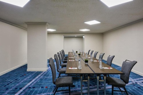 Los Angeles Airport Marriott - image 17