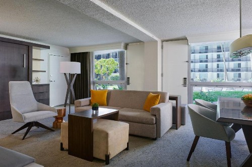 Los Angeles Airport Marriott - image 18