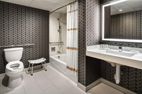 Los Angeles Airport Marriott - image 30