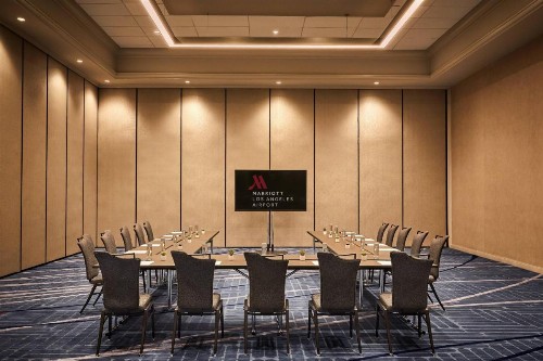 Los Angeles Airport Marriott - image 33