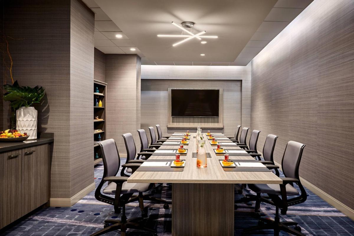 Los Angeles Airport Marriott - image 3