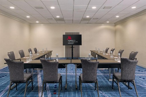 Los Angeles Airport Marriott - image 40