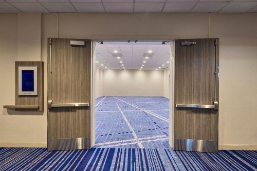 Los Angeles Airport Marriott - image 8