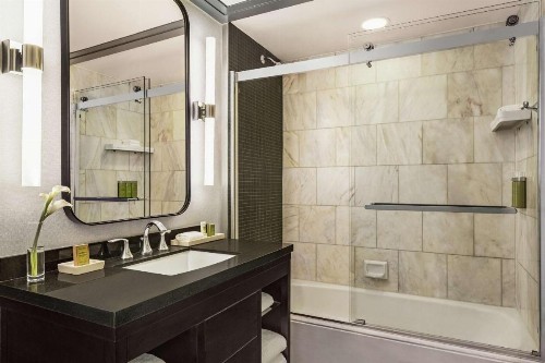 Hilton Checkers Los Angeles - image 32