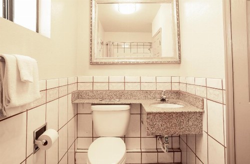Economy Inn Hollywood - image 17