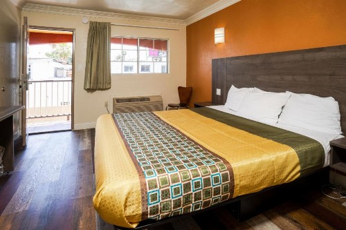 Economy Inn Hollywood - image 2