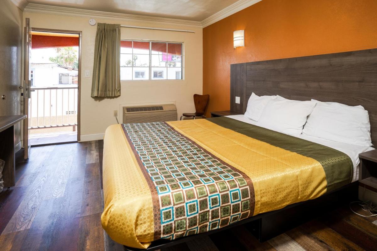 Economy Inn Hollywood - image 2